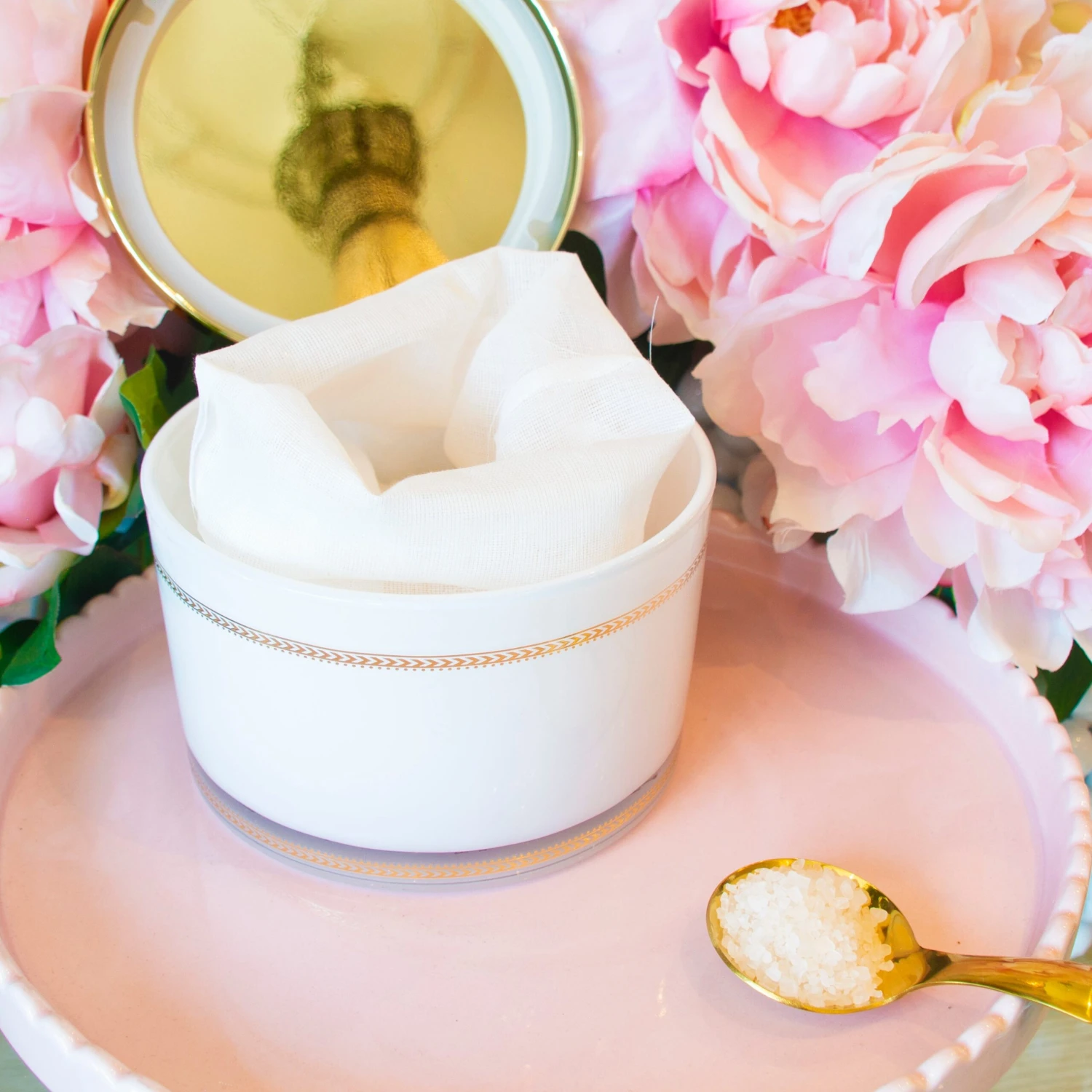 Lollia - Bath Salts - Decorative Vessel & Gold Scoop 4 Lollia - Bath Salts - Decorative Vessel & Gold Scoop - Image 2